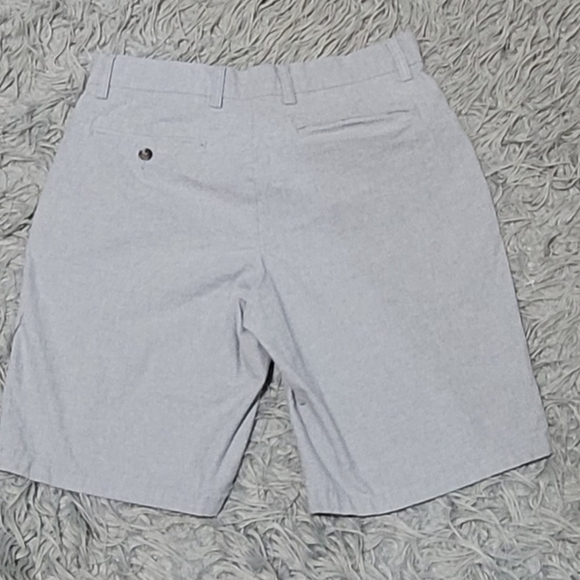 Old Navy Built in Flex Ultimate Slim Shorts - Picture 2 of 4